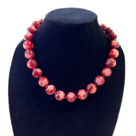 Vintage moonglow beaded necklace with flower center and sparkle in each bead - Picture 8 of 15